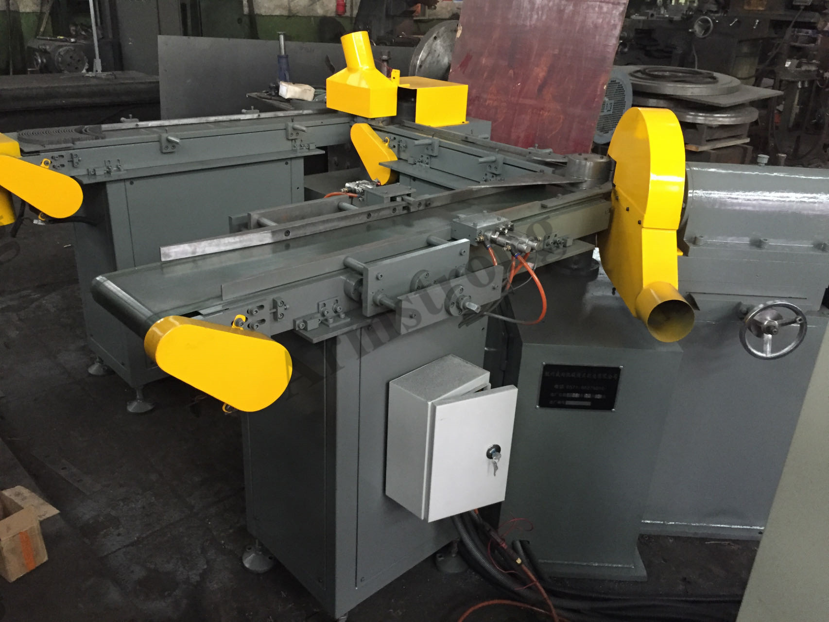 Brake shoe grinding machine