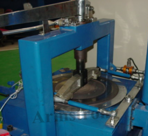Makinë për testimin e materialit të fërkimit me shpejtësi konstante